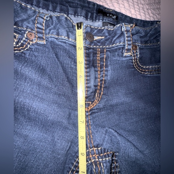 a.n.a Women's stretchy fold up capri Jeans. Size 8. VGUC - Picture 4 of 9